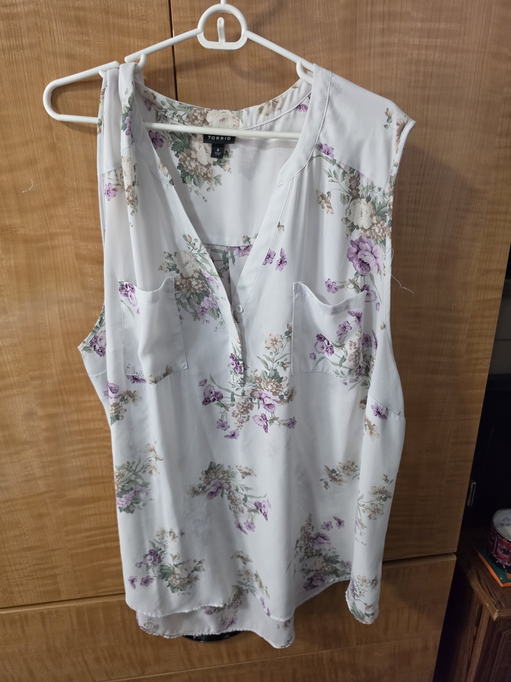 torrid White Floral Sleeveless Henley Blouse with Lavender Accents